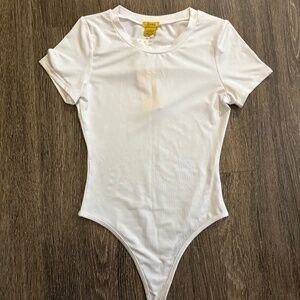 Daisy White Short Sleeve